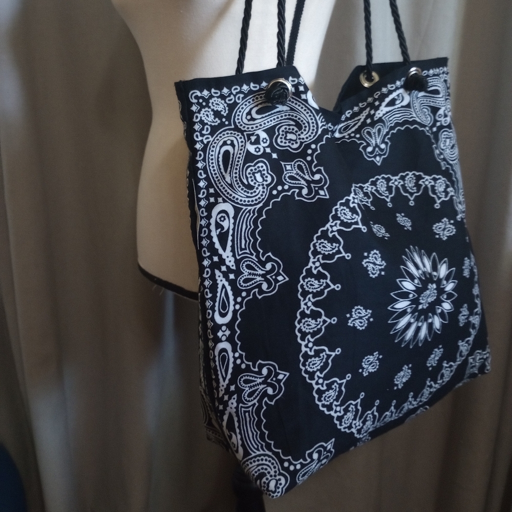 Black and White Paisley Tote Bag - Picture 4 of 4